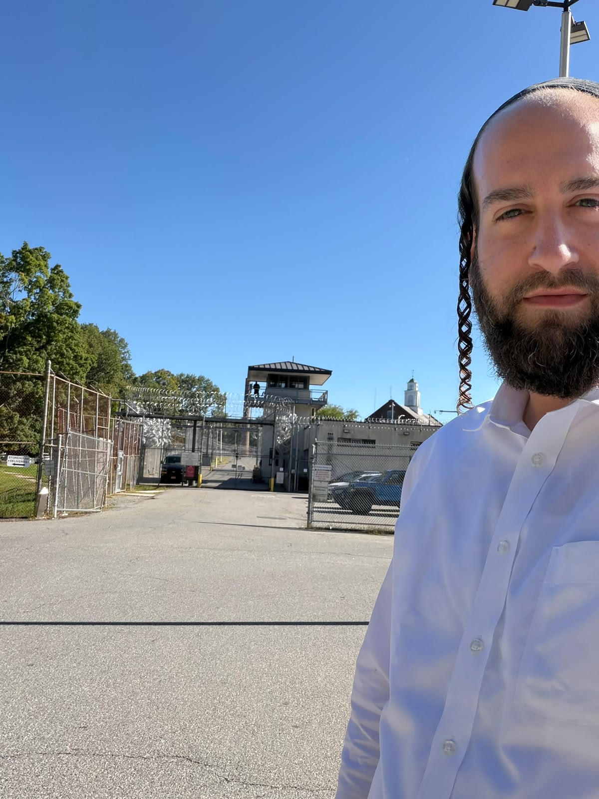 Status update image from Yoely Weisers Prison Status
