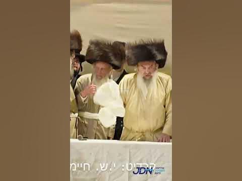 האדמו"ר מלעלוב ביים הדלקה מוצש"ק אין אתרא קדישא מירון.