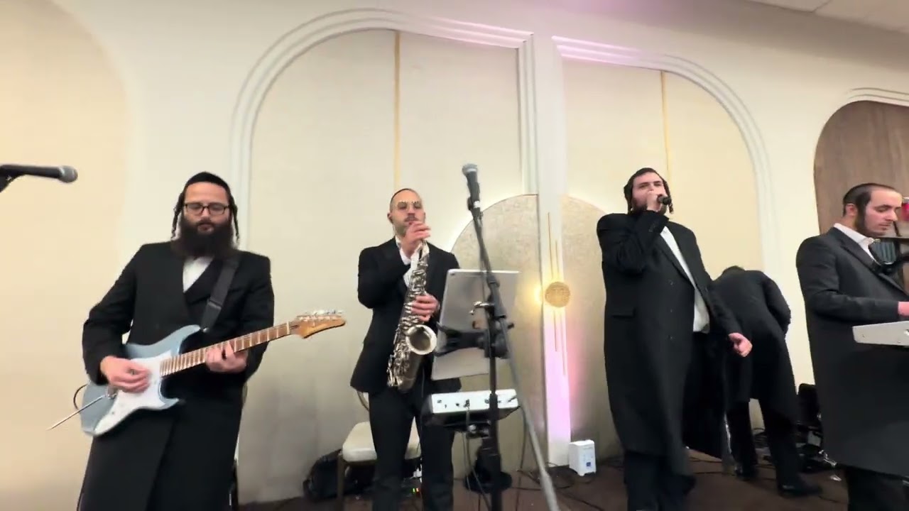 Nuchem  Weinberger on the keys & Smueli Unger @ wedding Motty Konig Hit