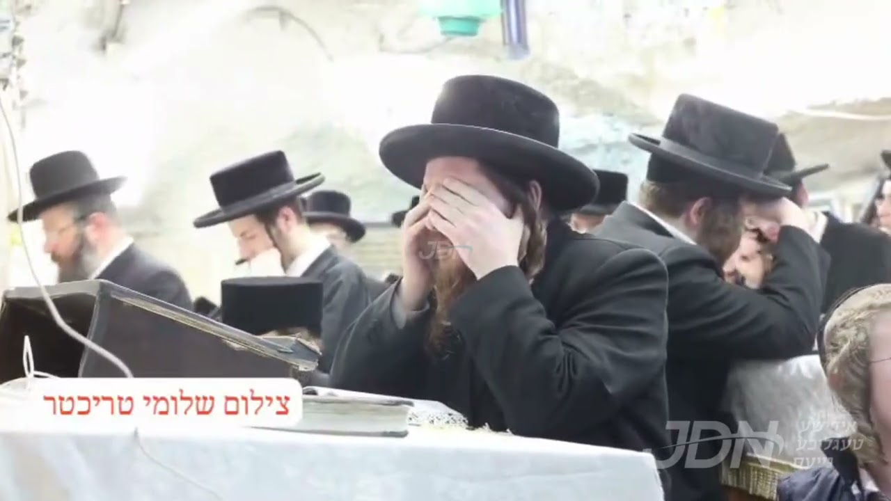 האדמו"ר מלעלוב ביים לעצטן ספירה ביי קבר שמעון הצדיק אין ירושלים