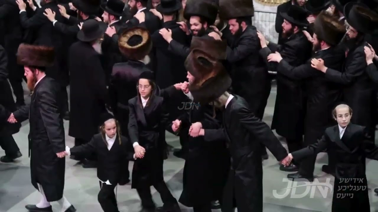 שמחת החתונה פונעם ערשטן אור אייניקל ביי האדמו"ר מאלכסנדר, און ערשטע אייניקל ביי חתנו האדמו"ר מלוצק