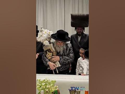 הכנסת ספר תורה צו תלמוד תורה סאטמאר אין בארא פארק נדבת הנגיד ר' ליפא פריעדמאן.