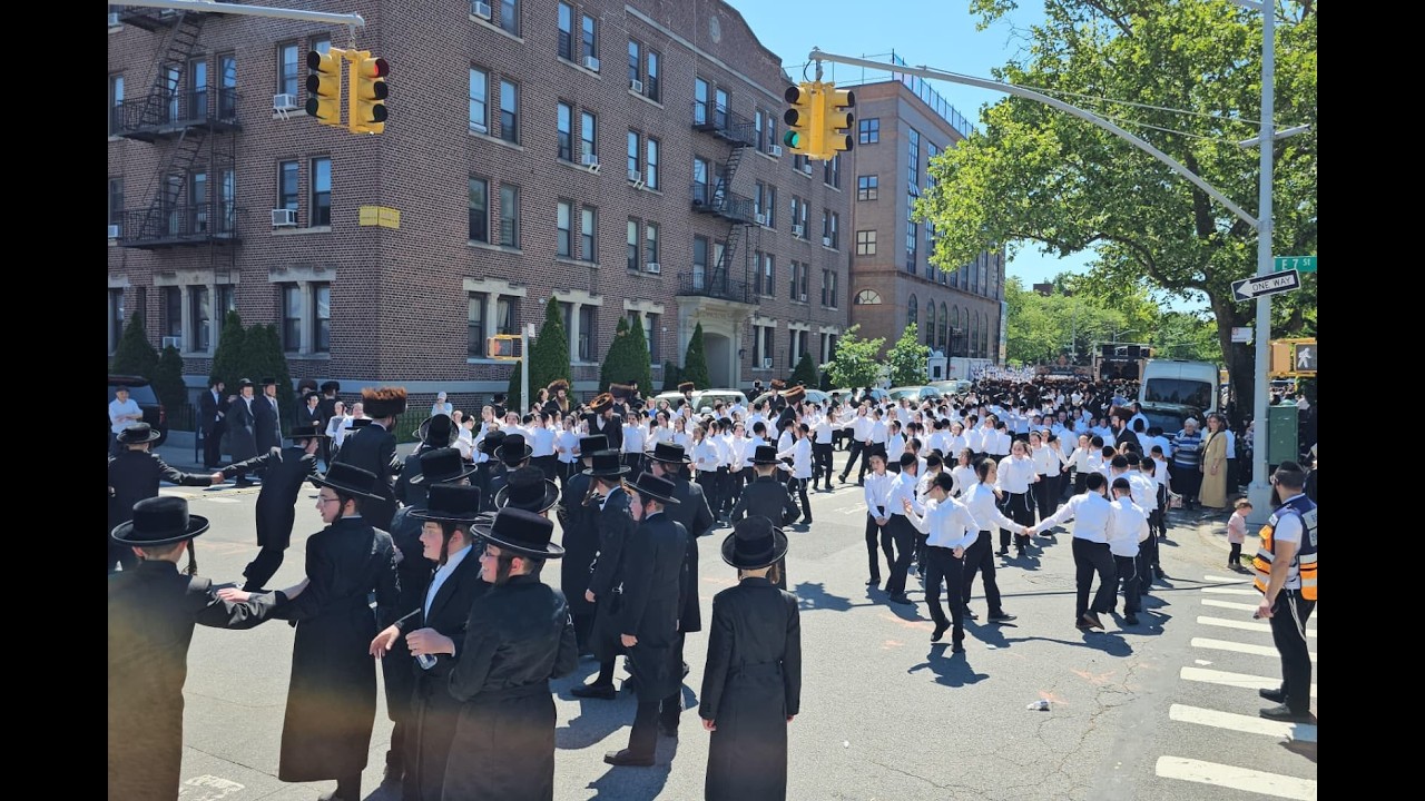 Philanthropist Lipa Friedman Donates Sefer Torah to Satmar Cheder on Ocean Parkway – Part 1