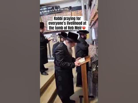 Brad Rabbi praying for everyone’s livelihood at the tomb of Reb Meir Baal HaNes❤️‍🔥(Moshe Veisberg)