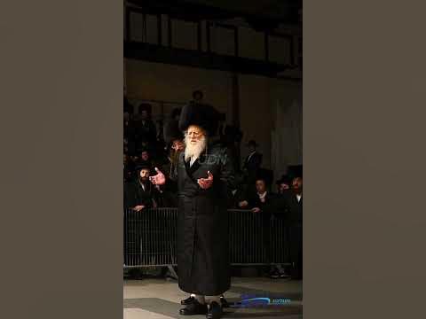 האדמו"ר ממאדזיץ ביים מצוה טאנץ ביים שמחת החתונה פון אן אייניקל