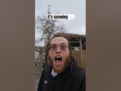 It’s snowing 🌨️
