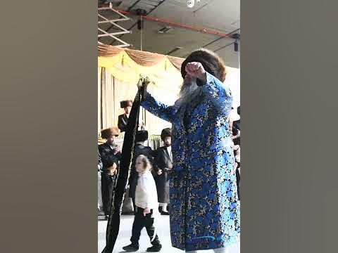 האדמו"ר מבישטינא ביים מצוה טאנץ ביים שמחת החתונה פון אן אייניקל