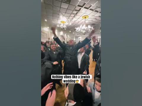 Nothing vibes like a jewish wedding🤠 (David Osinsky)