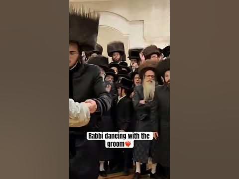 Tzanz Klausenburg Rabbi dancing with the groom❤️‍🔥
