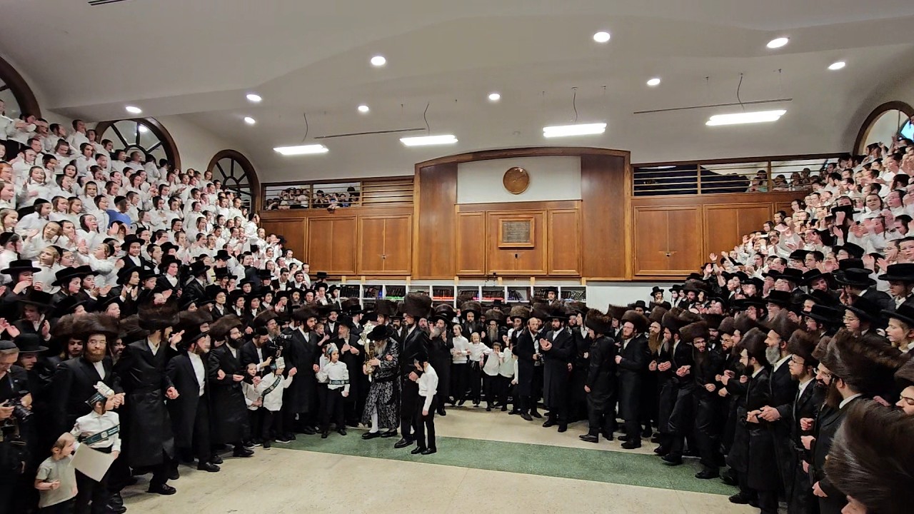 Philanthropist Lipa Friedman Donates Sefer Torah to Satmar Cheder on Ocean Parkway – Part 2