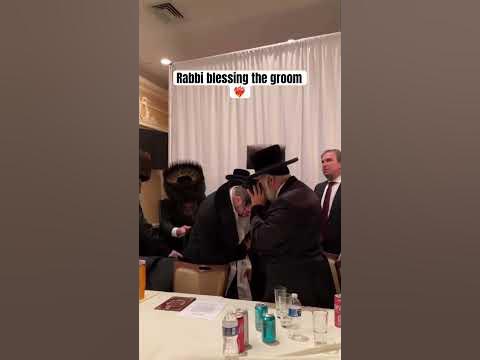 Rabbi blessing the groom❤️‍🔥
