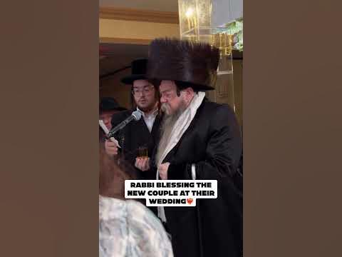 Rabbi blessing the new couple at their wedding❤️‍🔥