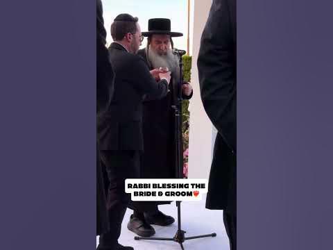 Rabbi blessing the bride & groom❤️‍🔥