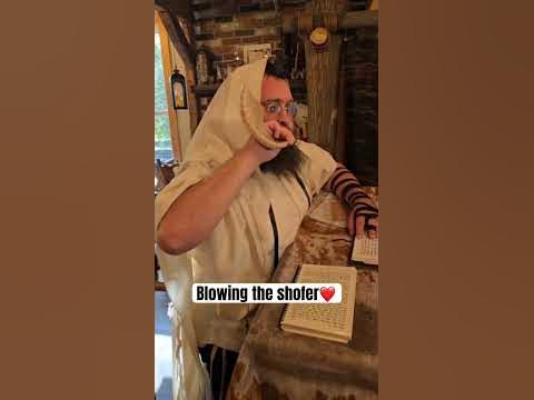 Blowing the shofer❤️