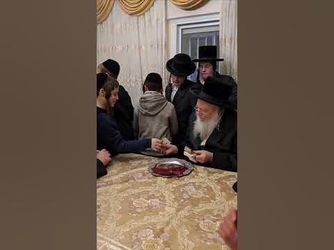 Rabbi giving the blessed dollars ❤️‍🔥
