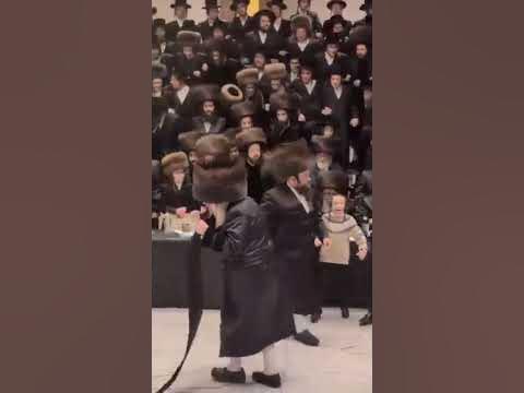 Rabbi dances with the bride❤️‍🔥