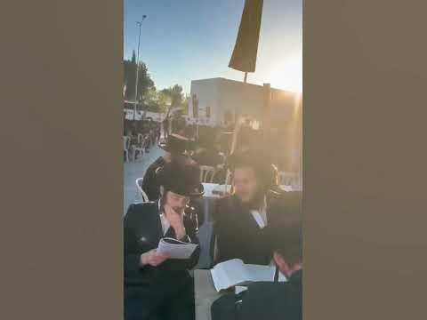 Hundreds of Viznitz Chasidim Study Talmud outside AG's office in Jerusalem to Protest Draft
