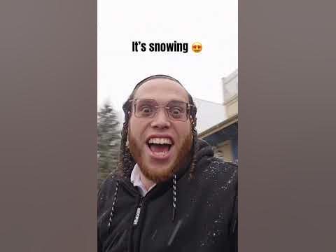 It’s snowing 😍