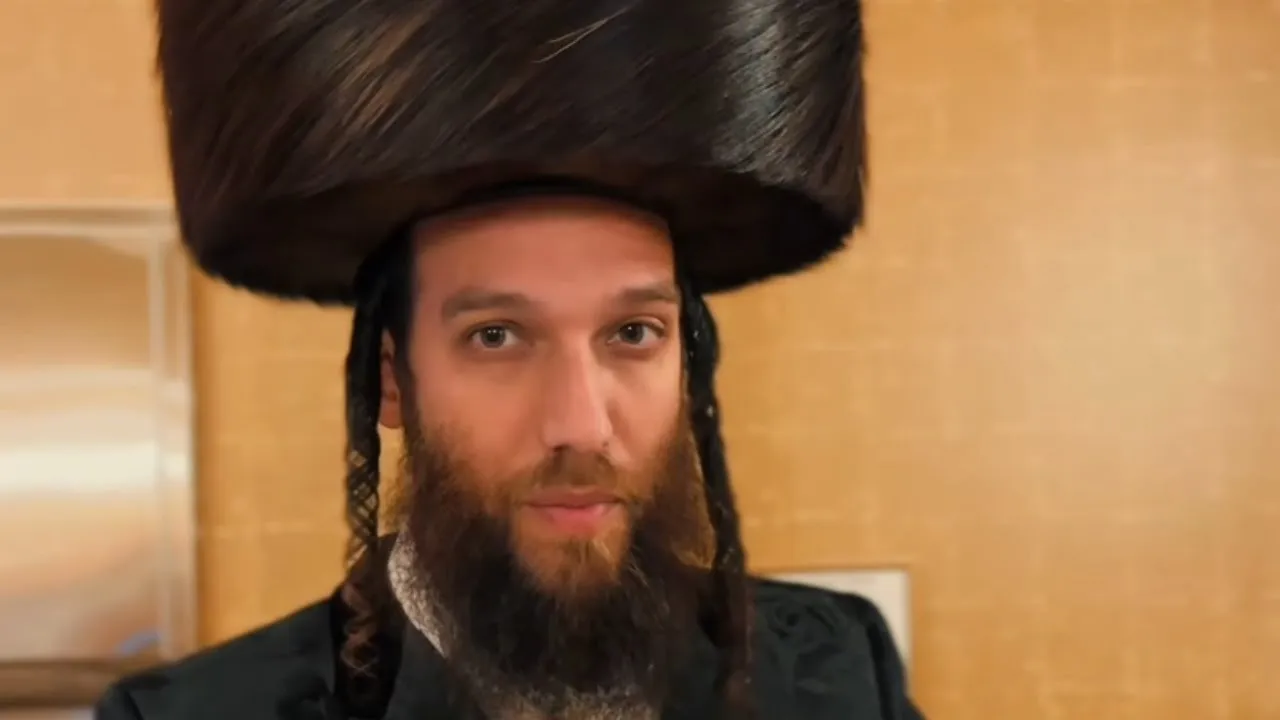 Beri Weber - The Small Talk Series - The Chasidishe Bucher | Episode 4