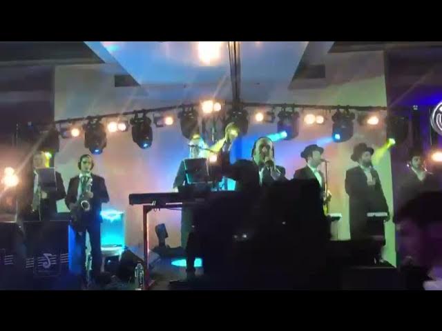 Lipa Schmeltzer, Yossi Shtendig, Lev Choir on fire 🔥