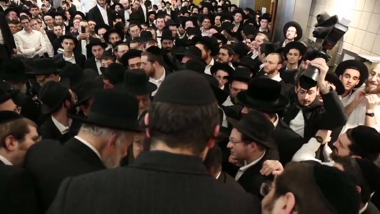 רשכבה"ג מרן ראש הישיבה הרב משה הלל הירש שליט''א בסיום השיעור בישיבת ליקווד