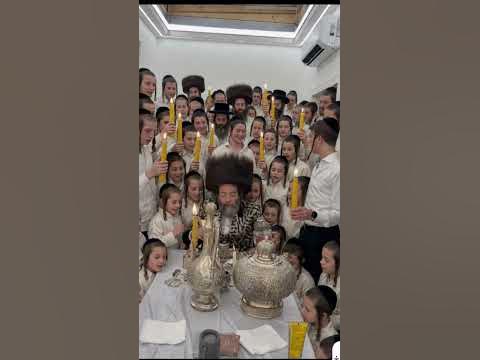A beautiful Hasidic gathering with the Rebbe. #אשוואר