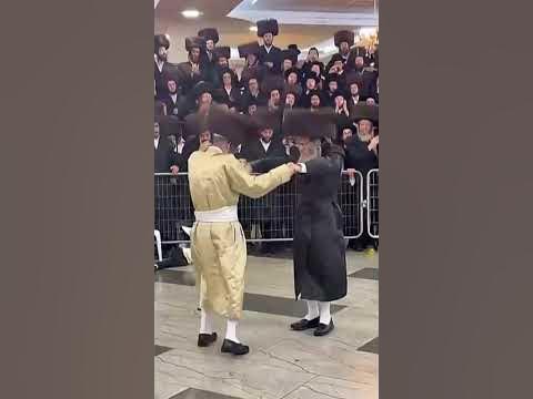 Rabbi Nachman Biderman dancing with his brother at his sons wedding❤️‍🔥