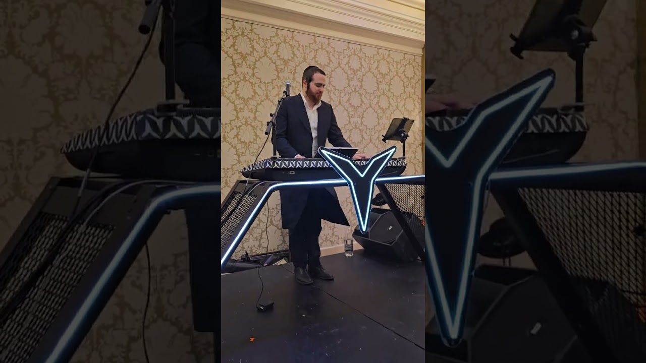 מנדי וייס 🎤 יוחנן אורי ותזמורתו 🎹🎷🎸🎶💕💕💕