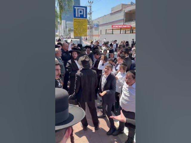 Ultra-Orthodox protesters clash with Israeli police in opposition of the Draft