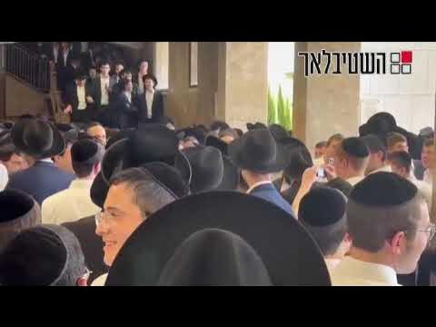 אלול בפוניבז': רגע מרגש של ניצחון וכבוד התורה כשמאות תלמידים מלווים את נשיא הישיבה הגר"א כהנמן