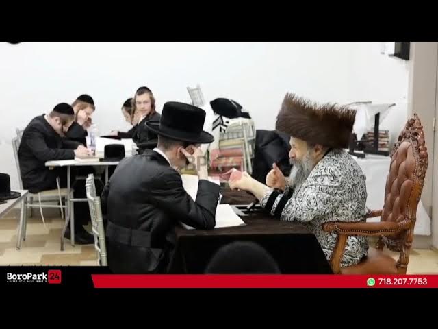 Bobov-45 Rebbe learning b'chavrusa with two bachurim in Camp Yeshiva Ketana Tiferes Shlomo