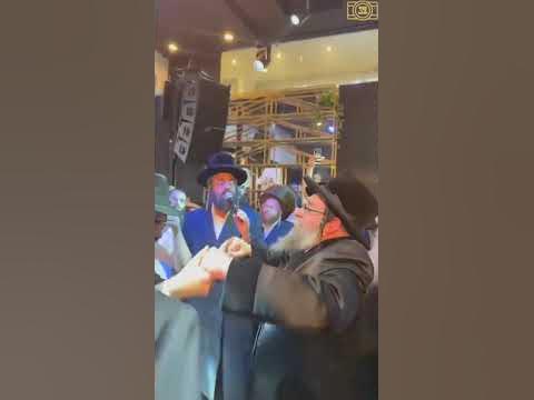 כ"ק אדמו"ר מסקולען ירושלים שליט"א בריקודין של מצוה בחתונה לבן הנגיד מחסידות חב"ד ר' אלי שלוסברג