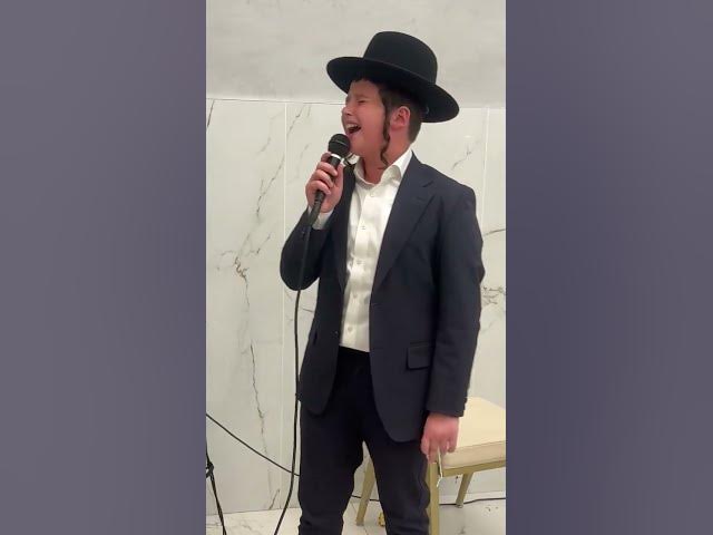Moki singing at a recent engagement party❤️