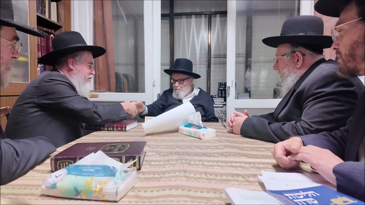 מעמד הכתרת הגרש"י לפידות לרב קהילת חזו"א ברכפלד בבית רשכבה"ג רבינו ראש הישיבה הג"ר משה הלל הירש