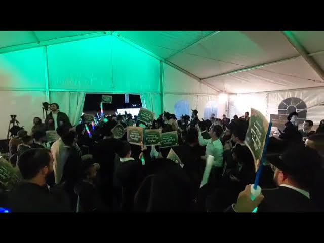 אלפים מקבלים את רשכבה"ג מרן הג"ר משה הלל הירש במעמד הנחת אבן הפינה לקרית בית הלוי נתיבות. טבת פ"ה