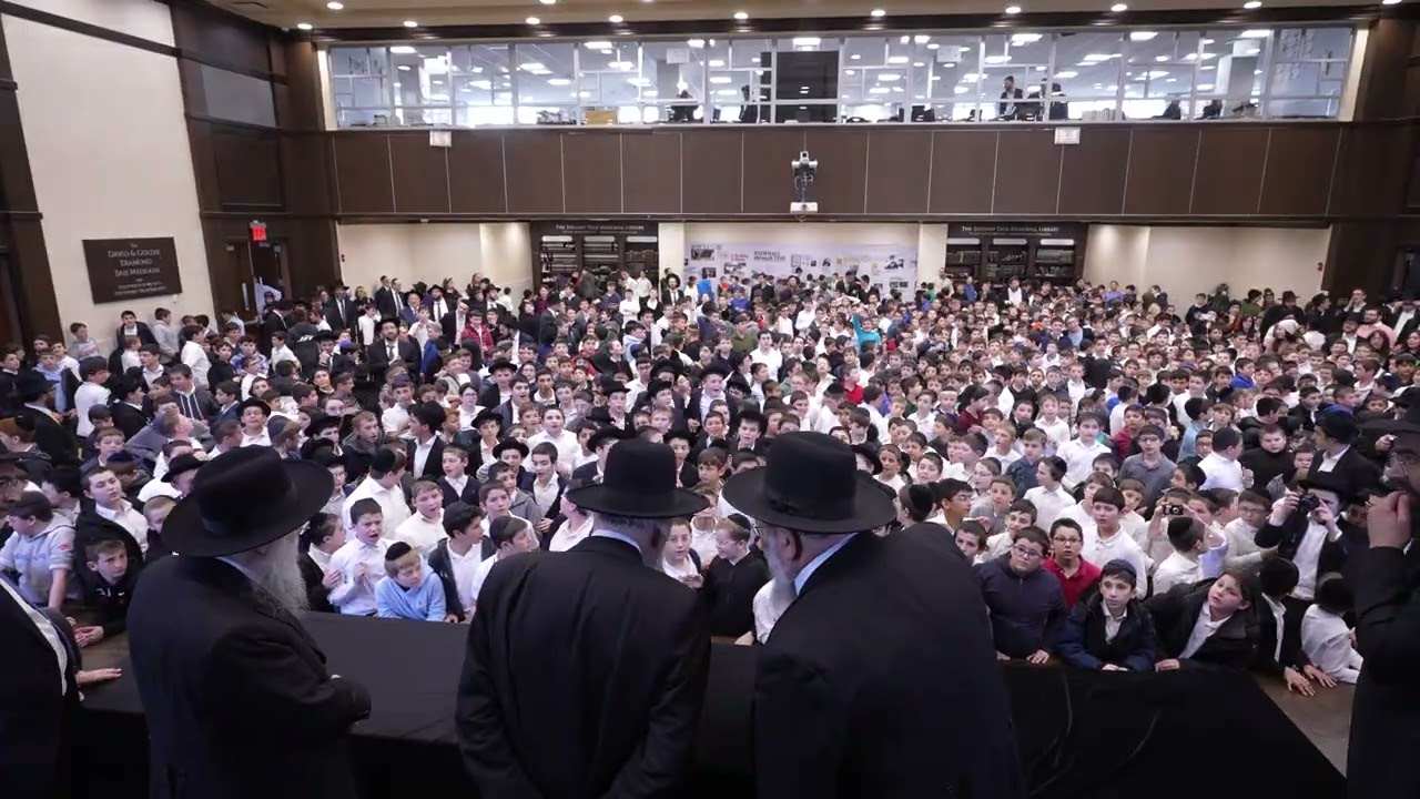 צפו: התרגשות ילדי אמריקה מביקור מנהיג היהדות החרדית ראש הישיבה הרב משה הלל הירש במסע החיזוק בארה"ב.
