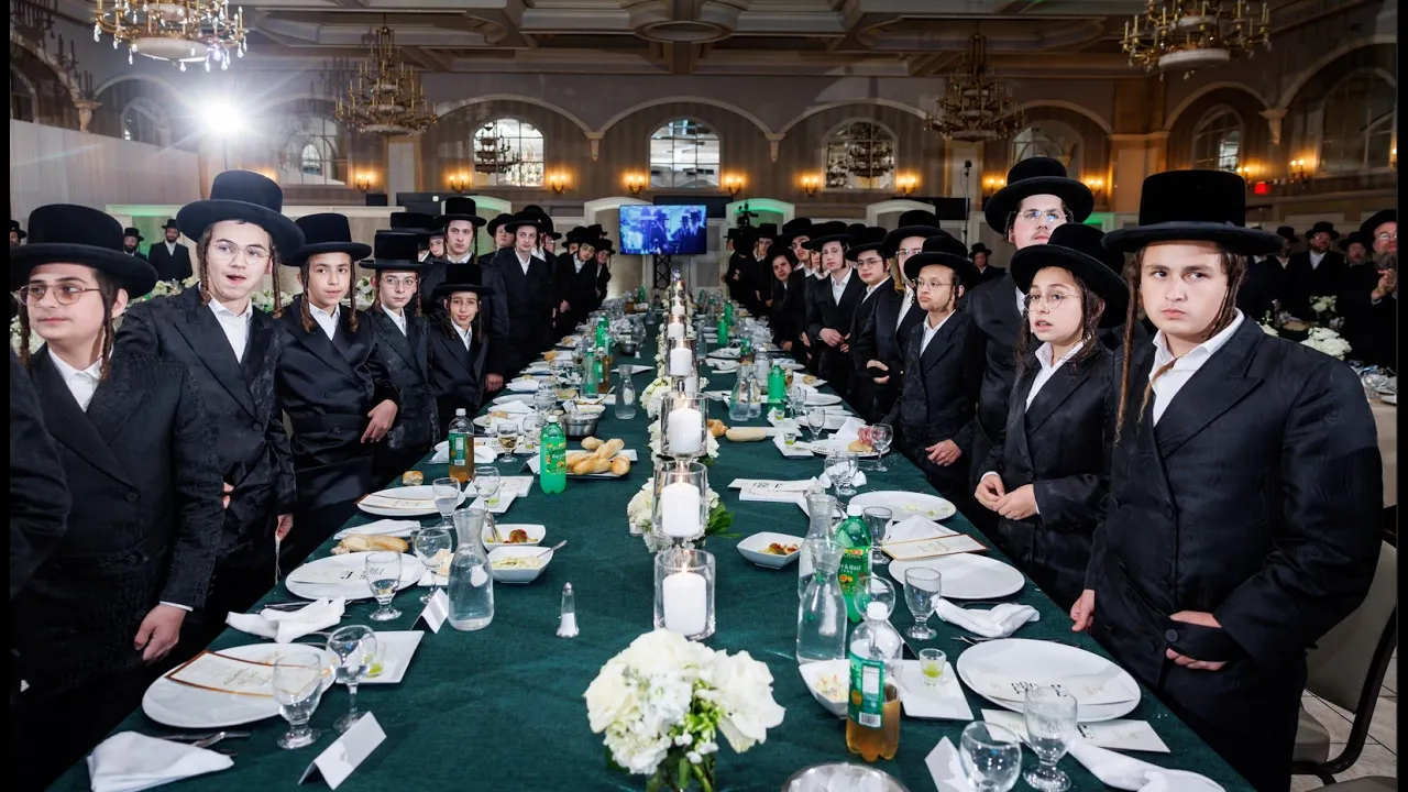 סיום ישיבה נתיבות התורה - ריקודי שמחה | Yeshiva Nesivos Hatorah - Siyum Dancing