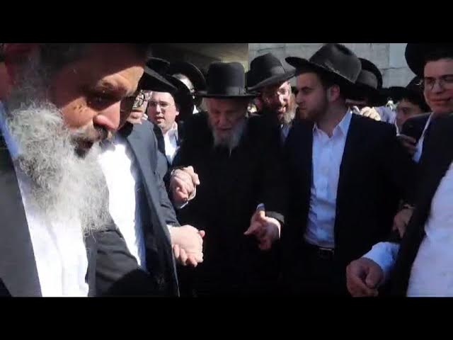 רשכבה"ג מרן הגאון רבי משה הלל הירש מתקבל באלעד. סוכות תשפ"ה
