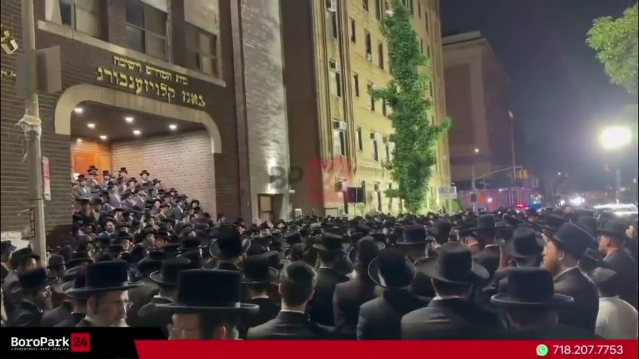 Thousands participated at the levaya in front of the Klausenburg Shul for Hagaon Reb Tzvi Zev Berger