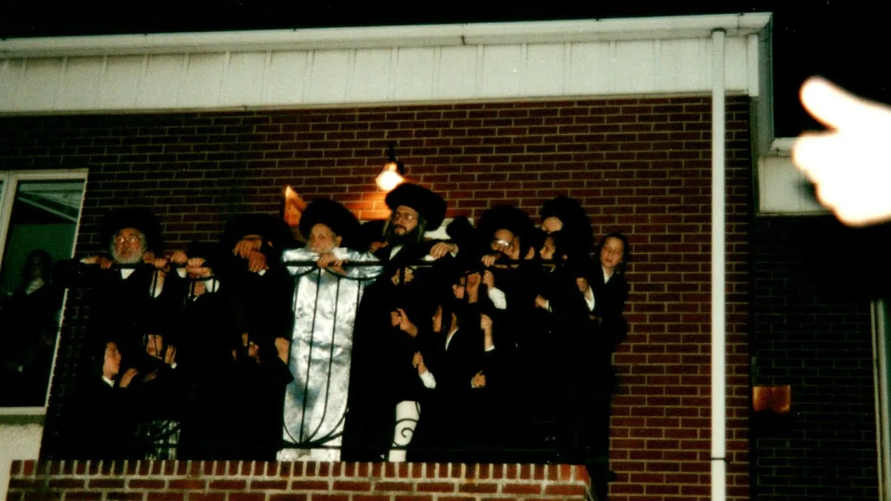 From the Archives: Satmar Baglieten 1998 |  מעמד ה'בגלייטן' בסאטמאר - תשנ"ח