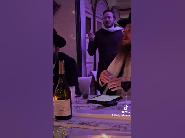 Avraham Mordechai Schwartz singing Shomrei in Yerushalayim