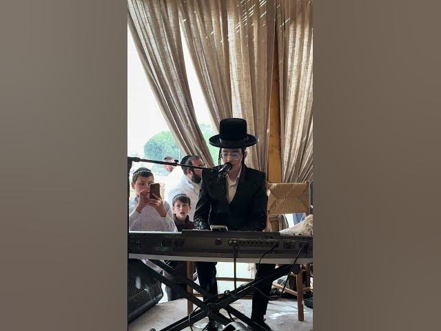 Bentzi Kletzkin On The Keyboard