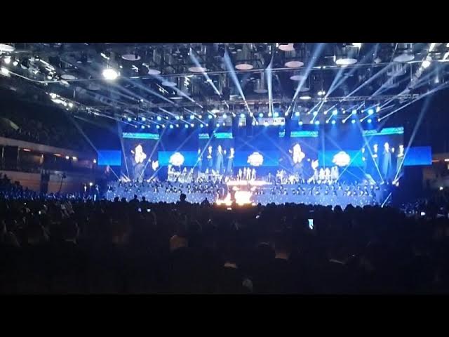 Motty Steinmentz performing MIMKOMCHA at the Dirshu Siyum in London