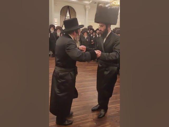 האדמורי"ם מסקולען מאנסי וסקולען לייקווד בשמחת החתונה של משב"ק הרבי מסקולען מאנסי החתן יום טוב רייך