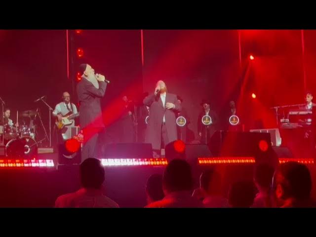 MBD and Gershi Uri singing Anovim at Kumzing 3 in Israel