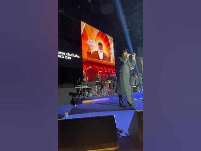 Motty Steinmetz performing at the Dirshu Siyum in London