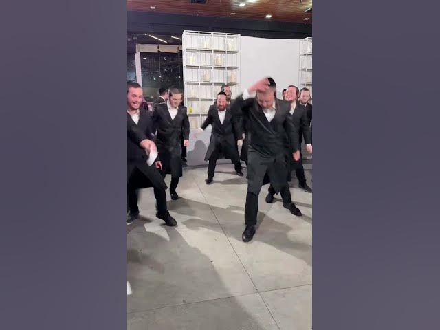 Jewish weddings are just always awesome ❤️‍🔥🤠