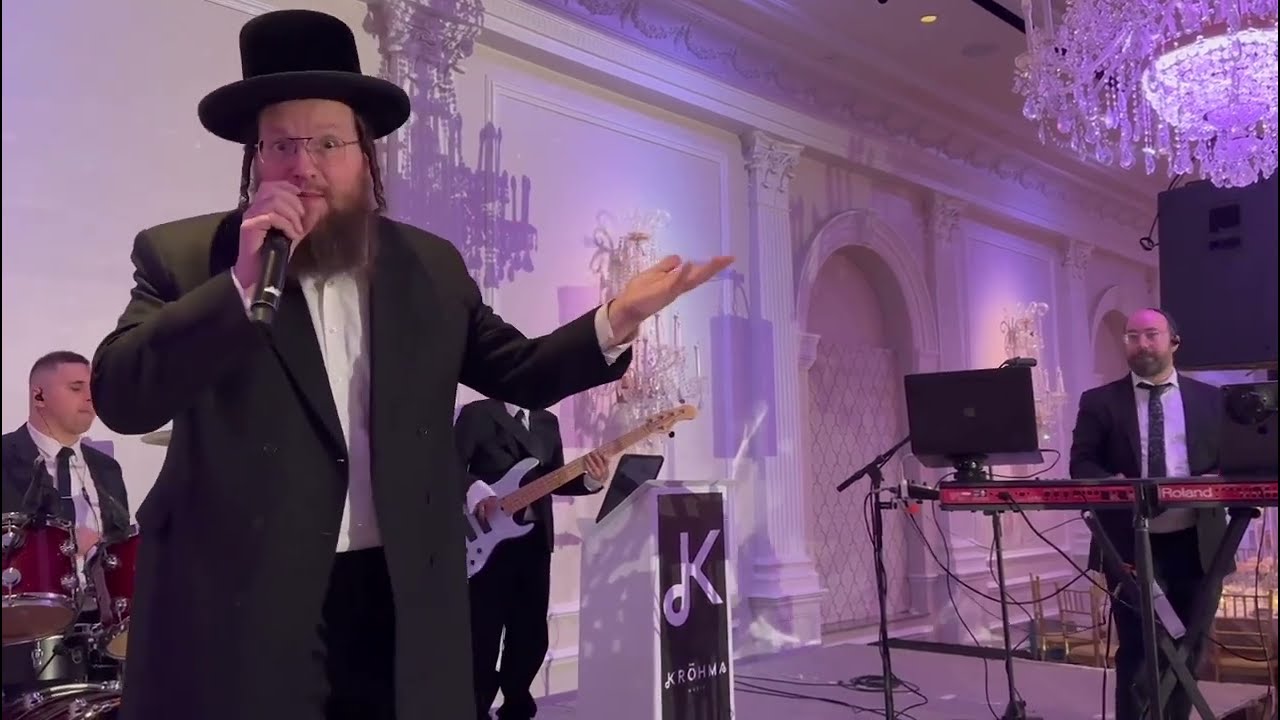 Shloime Daskal and Krohma Band's Live Performance of 'Hesech Hadas' at a Wedding