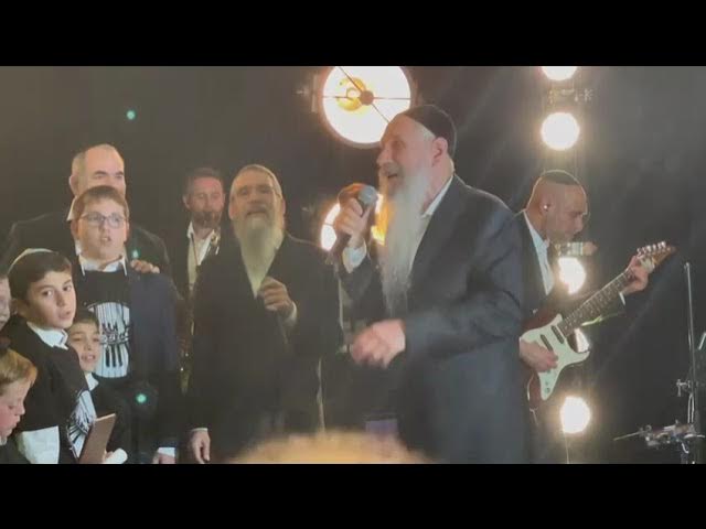 MBD and Avraham Fried at a Bar Mitzvah in London - Part 3