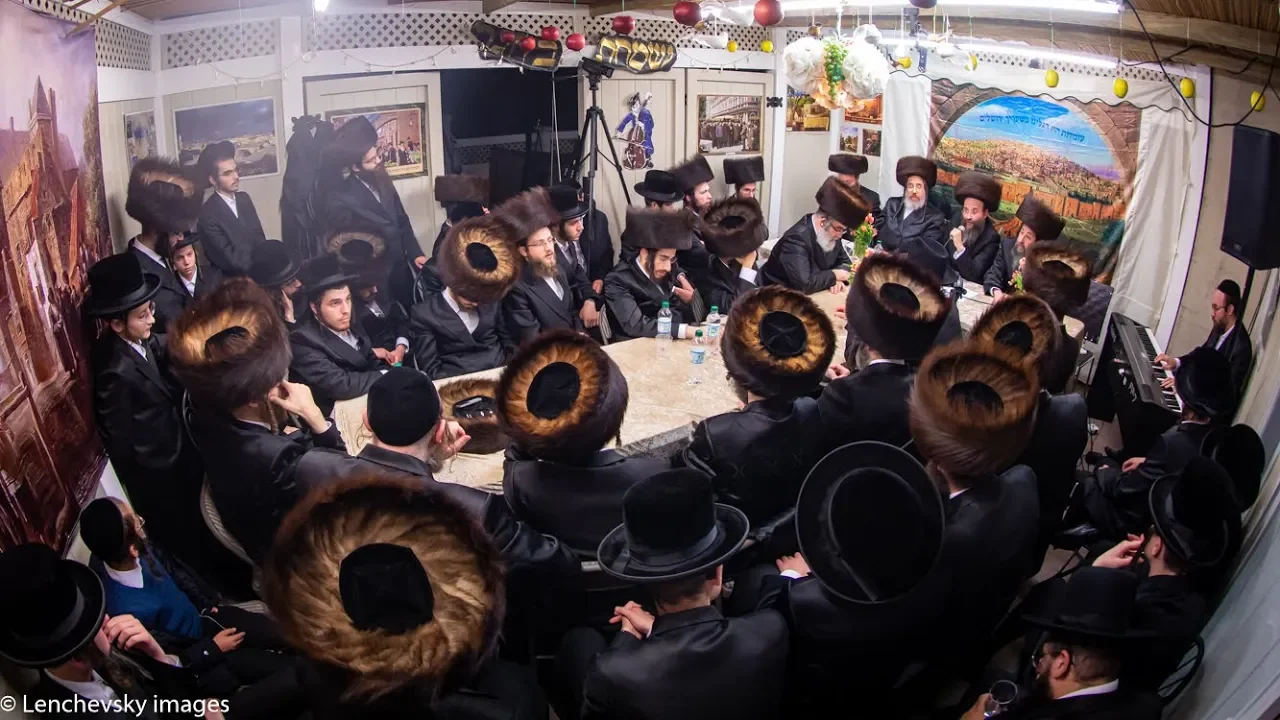 Modzitzer Kumzitz in Boro Park, Sukkot 5780 | קומזיץ בבארא פארק - חול המועד סוכות תש״פ - מודז'יץ